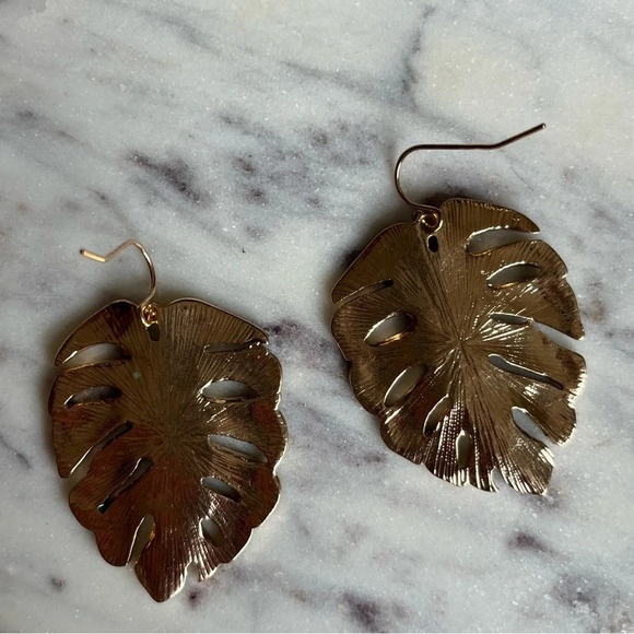 Monstera plant leaf dangle earrings | Gold tone - Picture 3 of 6
